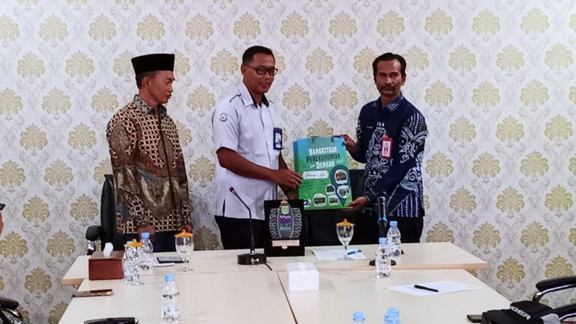 Meningkatkan Potensi Perikanan: Dinas Perikanan Tanah Bumbu Kunjungi BLUPPB Karawang